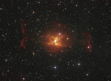 3003 Ic 2220 Tumanumas Paslaptingas Raudonojo Milžino švytėjimas