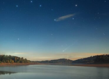 4454 Kometa C2025 A6 Lemmon Ir Didžioji Lokė Pasaulio Dėmesio C
