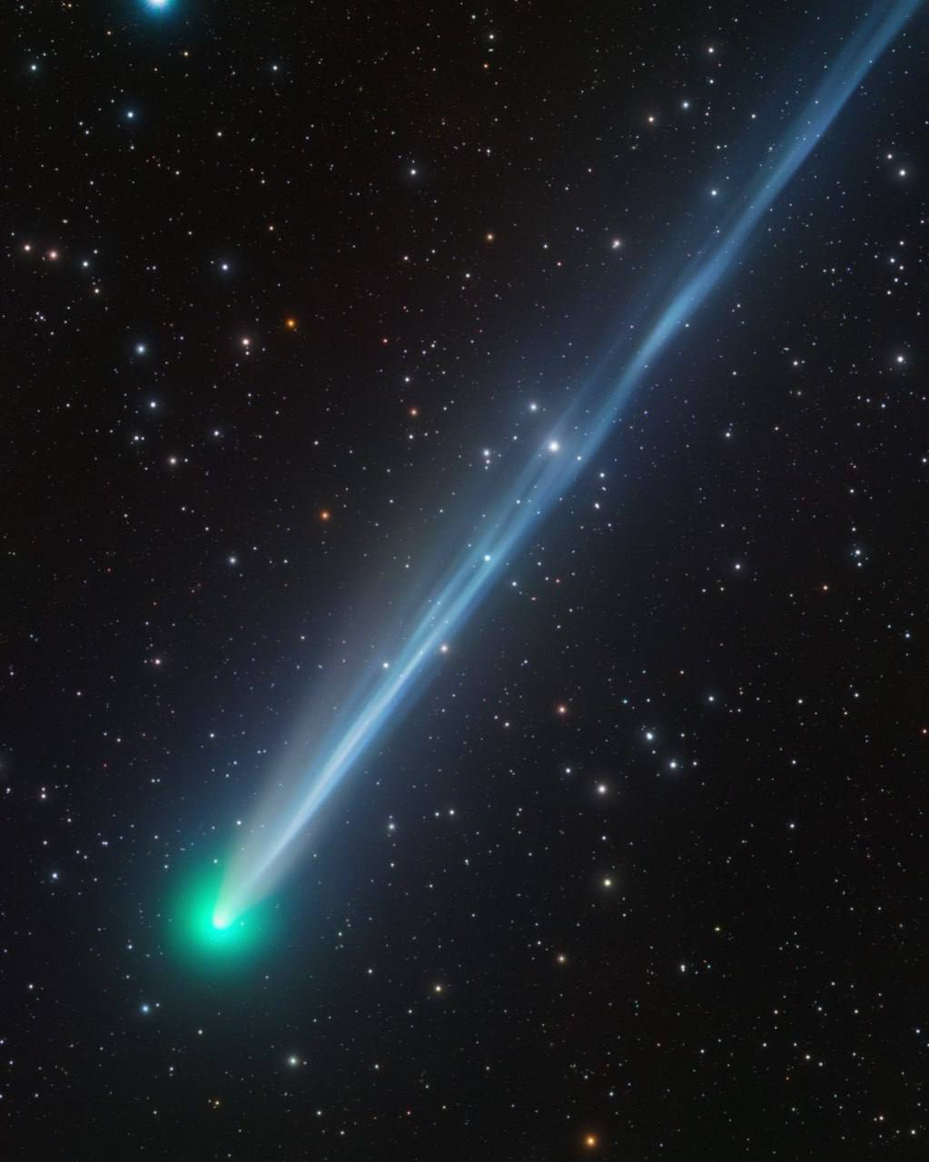 4462 Kometa Lemmon Spindesys Danguje Stebėtinas Reginys