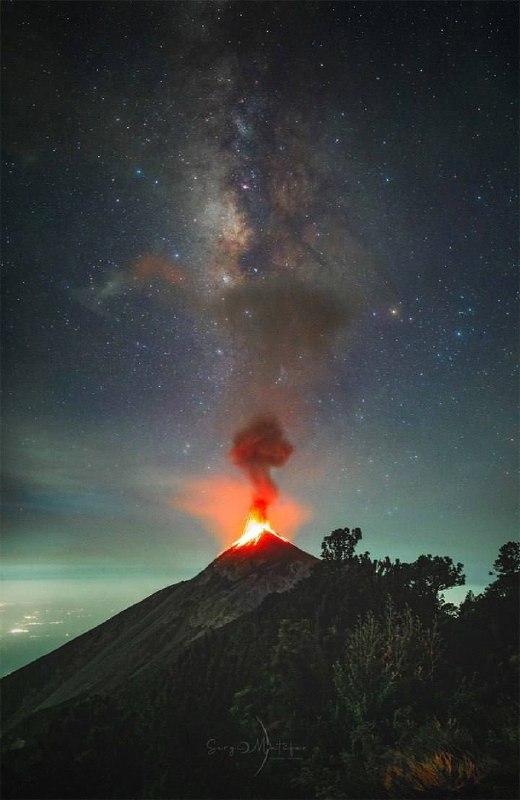 4512 Fuego Ugnikalnio Išsiveržimas Gvatemaloje Ir Paukščių Tako G