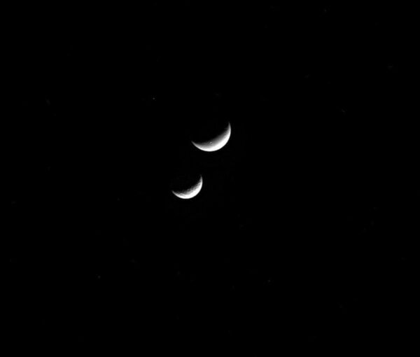 4532 Saturno Palydovai Dionė Ir Tetis