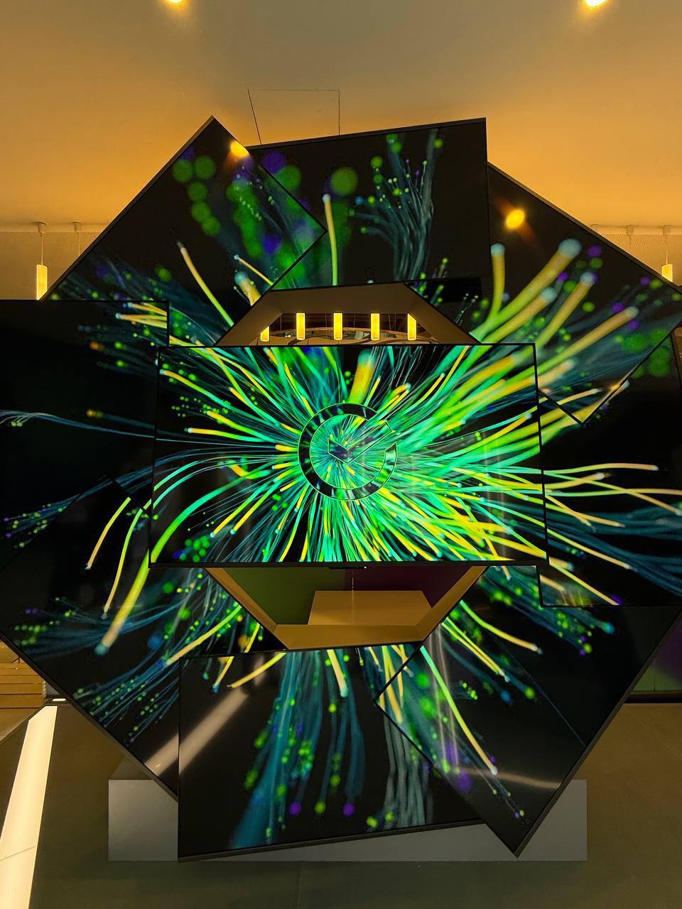 6088 Nauji Sber Televizoriai Su Balsu Valdymu