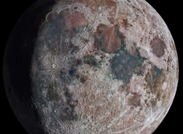 10261 Mėnulio Paviršius Atskleidžia Paslaptingas Spalvas