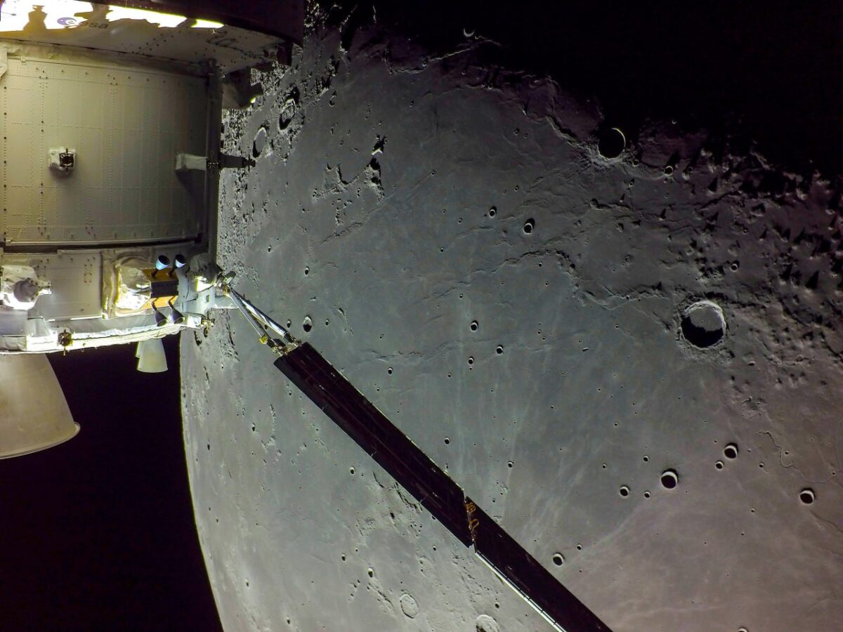 10271 Mėnulio Paviršiaus Tyrimai Okeano Burių Vaizdai Iš Orion Mi