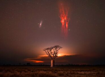 10319 Įspūdinga Andromedos Galaktikos Ir Raudonųjų Spriteų Nuotra