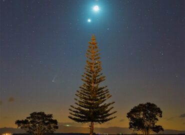 10327 Kometa C2014 Q1 Mėnulis Ir Venera Virš Norfolk Salos