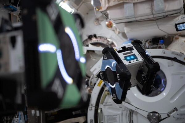 10709 Nasa Robotas Astrobee Pradeda Savarankiškas Misijas Kosminėj