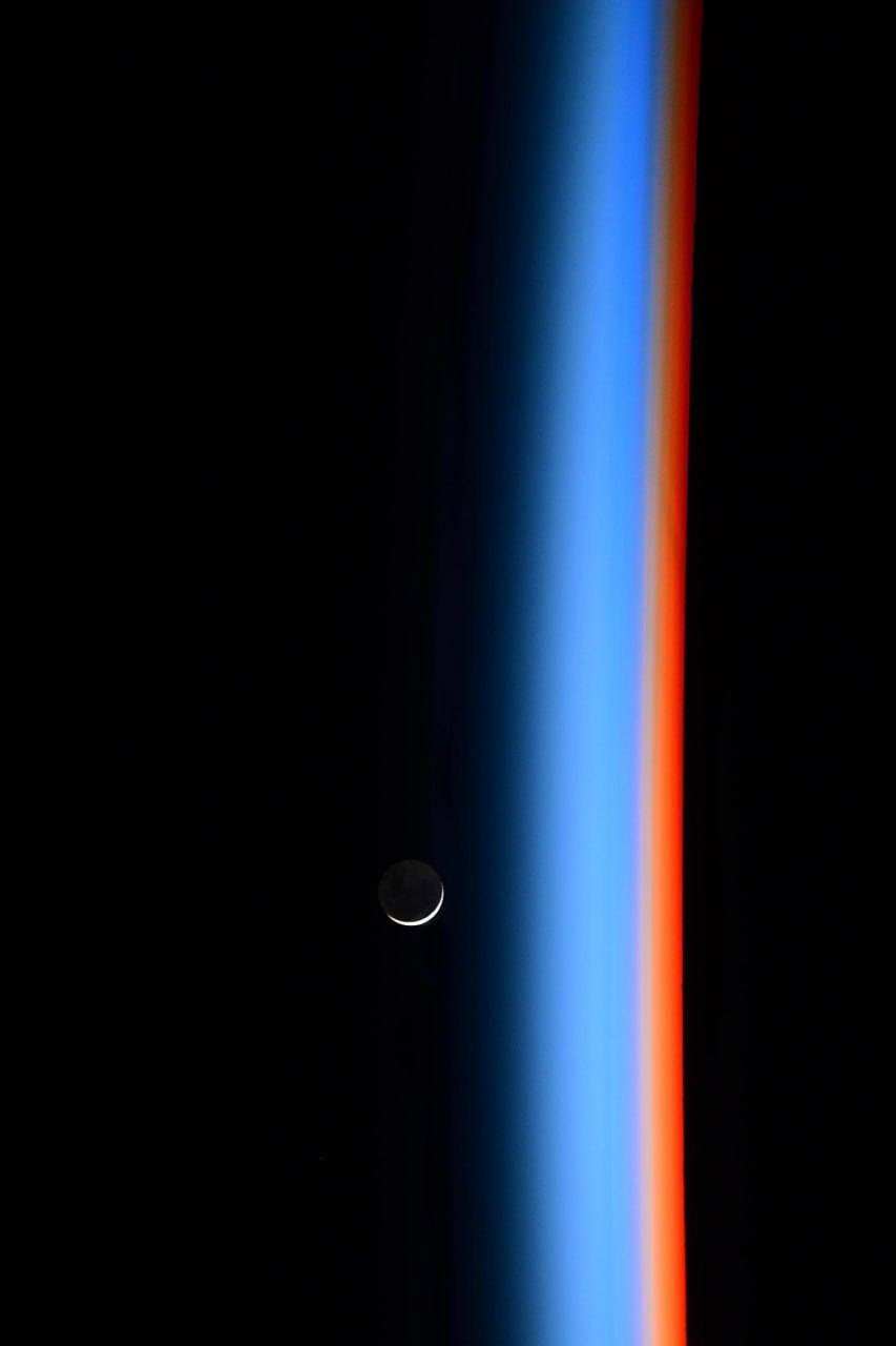 1692 Atmosferos Gradientas Ir Mėnulio Grožis Iš Tarptautinės Kosm