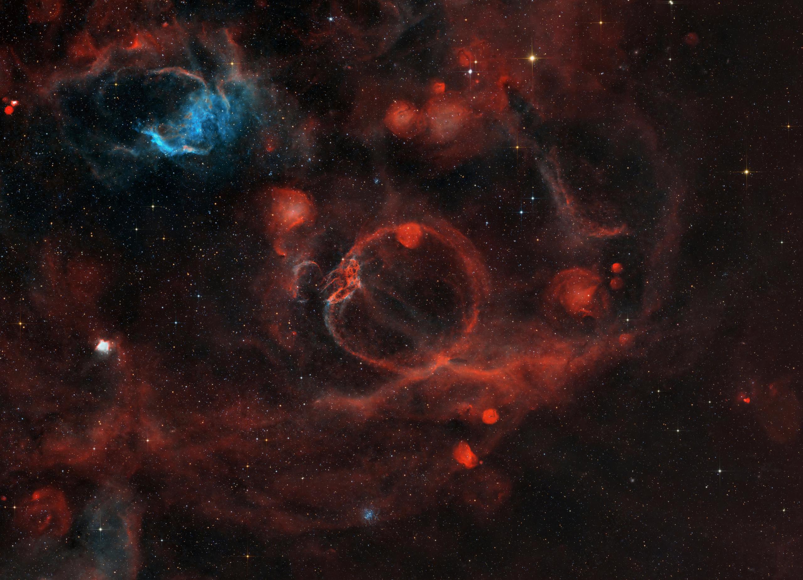 3045 Žvaigždžių Sklaidos Stebuklai Mažajame Magelano Debesyje