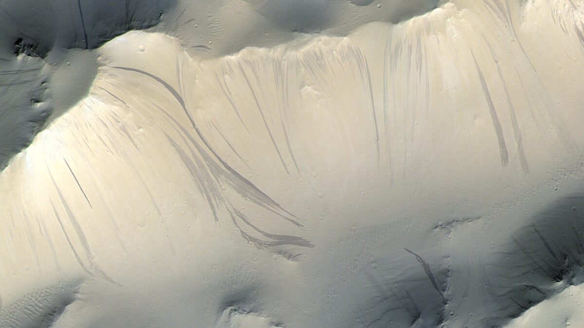 Marsas: tamsios juostos ir jų tikra prigimtis