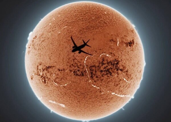 4566 Įspūdingas Lėktuvo Vaizdas Laimėjo Astrofotografijos Konkurs