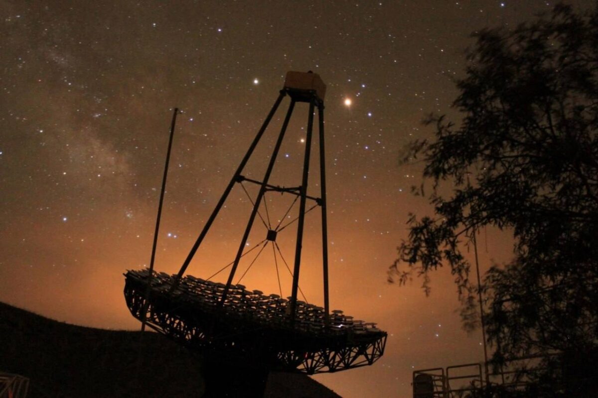 4607 Įspūdingas Mėnulio Kelias Ir Planetos Virš Teleskopo Hess