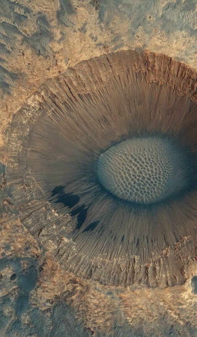 4619 Marsio Smūginis Krateris Stebina Savo Didybe