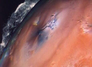 4652 Įspūdingas Pele Ugnikalnio Išsiveržimas Jupiterio Palydove I