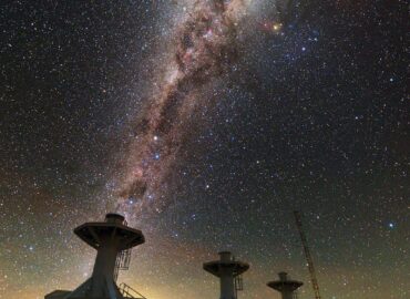 4703 Įspūdingas Vaizdas į Teleskopo Bokštus Po Paukščių Tako