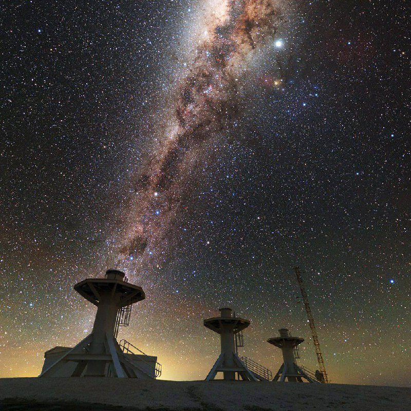 4703 Įspūdingas Vaizdas į Teleskopo Bokštus Po Paukščių Tako