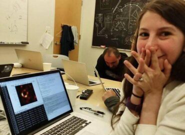 4708 Katy Bowmans Algoritmas Pirmasis Juodosios Skylės Vaizdas