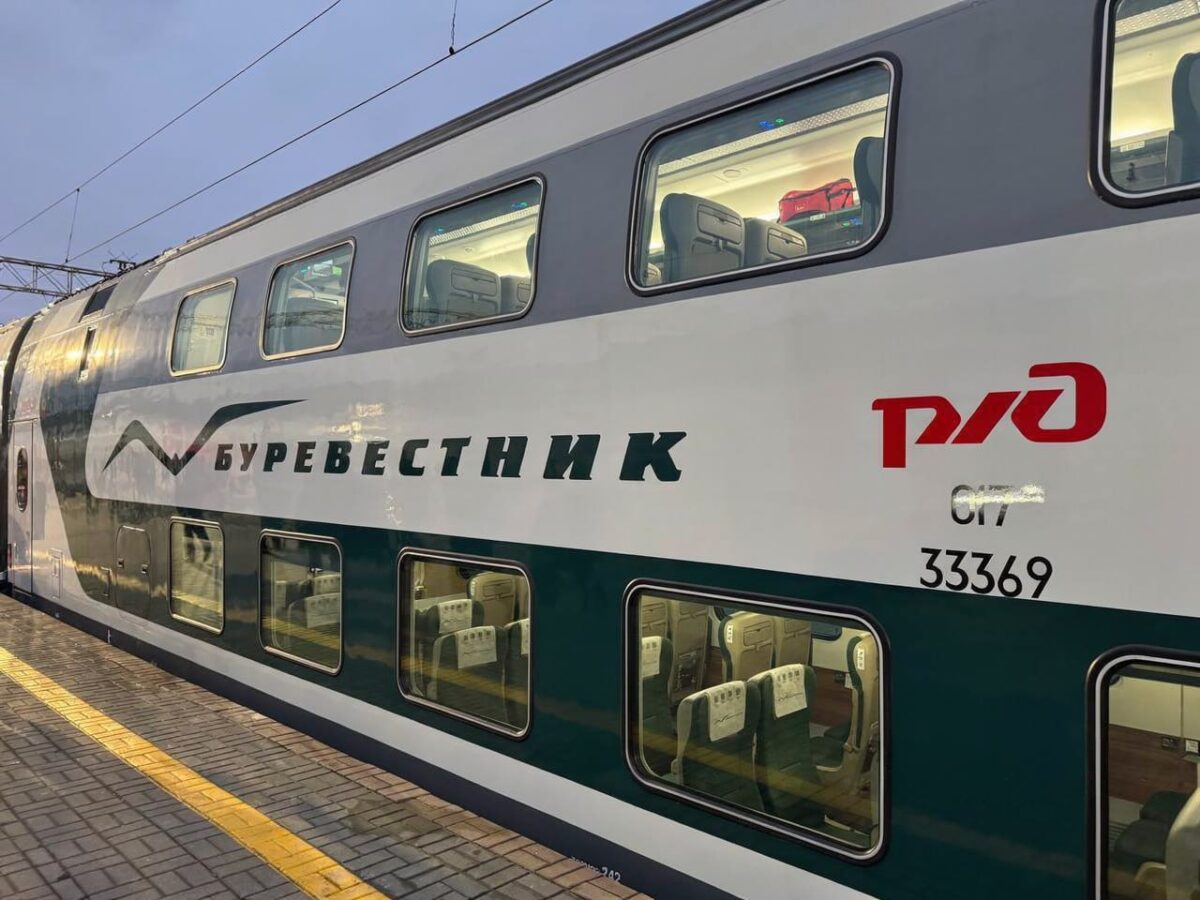 5997 Naujas Greitaeigis Traukinys Burevestnik Iš Maskvos į Žemu