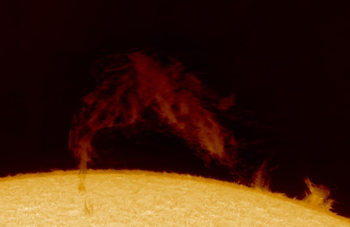 10348 Saulės Protuberantas Toks Didelis Kad Jame Tilptų Jupiteris