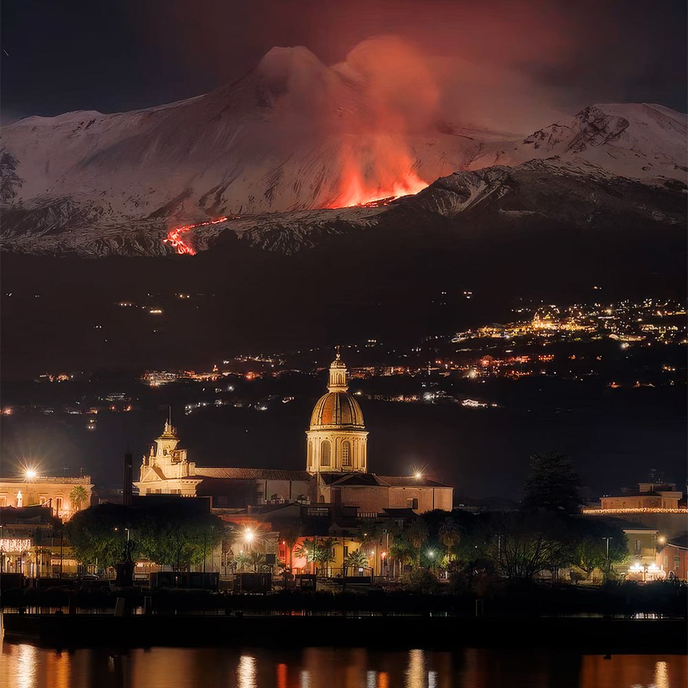 10383 Vulkanas Etna Išsiveržė Virš Ryposto Uosto Sicilijoje
