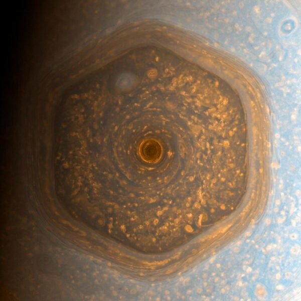 10407 Saturno šešiakampis Unikalus Atmosferos Reiškinys Užfiksuot