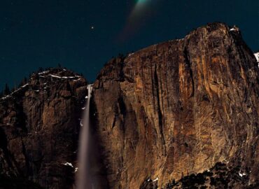 10411 Kometa C2022 E3 Ztf Virš įspūdingojo Josemito Krioklio