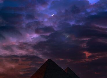 10447 Įspūdingas Vaizdas Mėnulis Jupiteris Ir Venera Virš Gizos 