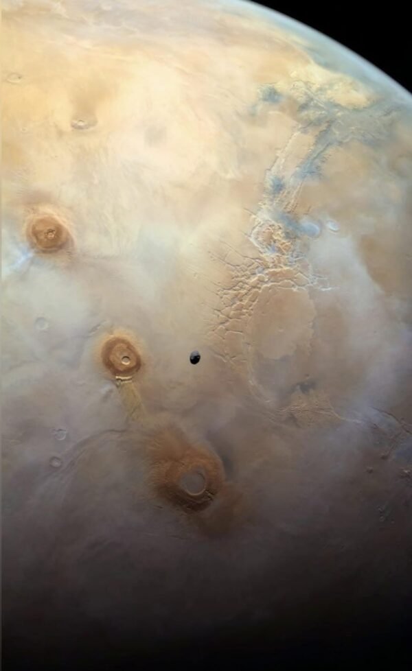 10454 Mars Express Užfiksavo Fobą Marso Ugnikalnius Ir Marinerio