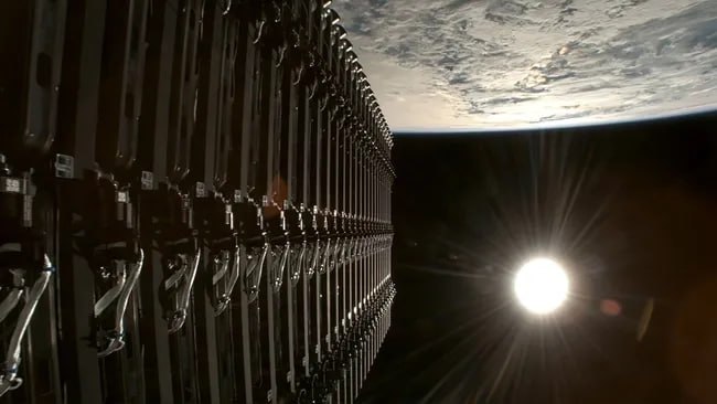 10805 Spacex Planuoja Sumažinti 4 400 Starlink Palydovų Orbitas Ik