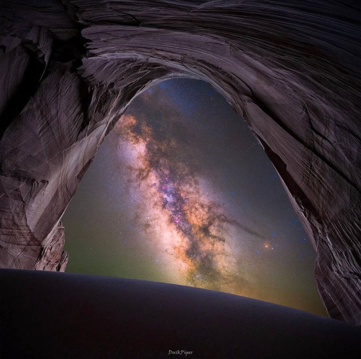 Paukščių Takas pasirodo Jutos smėlio urve