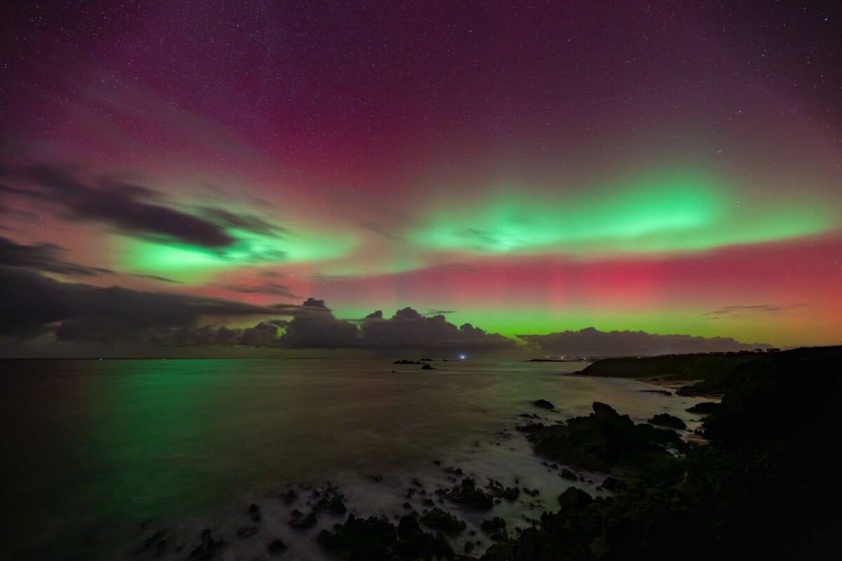 Įspūdingi Poliarinio švytėjimo vaizdai stebėti šią naktį