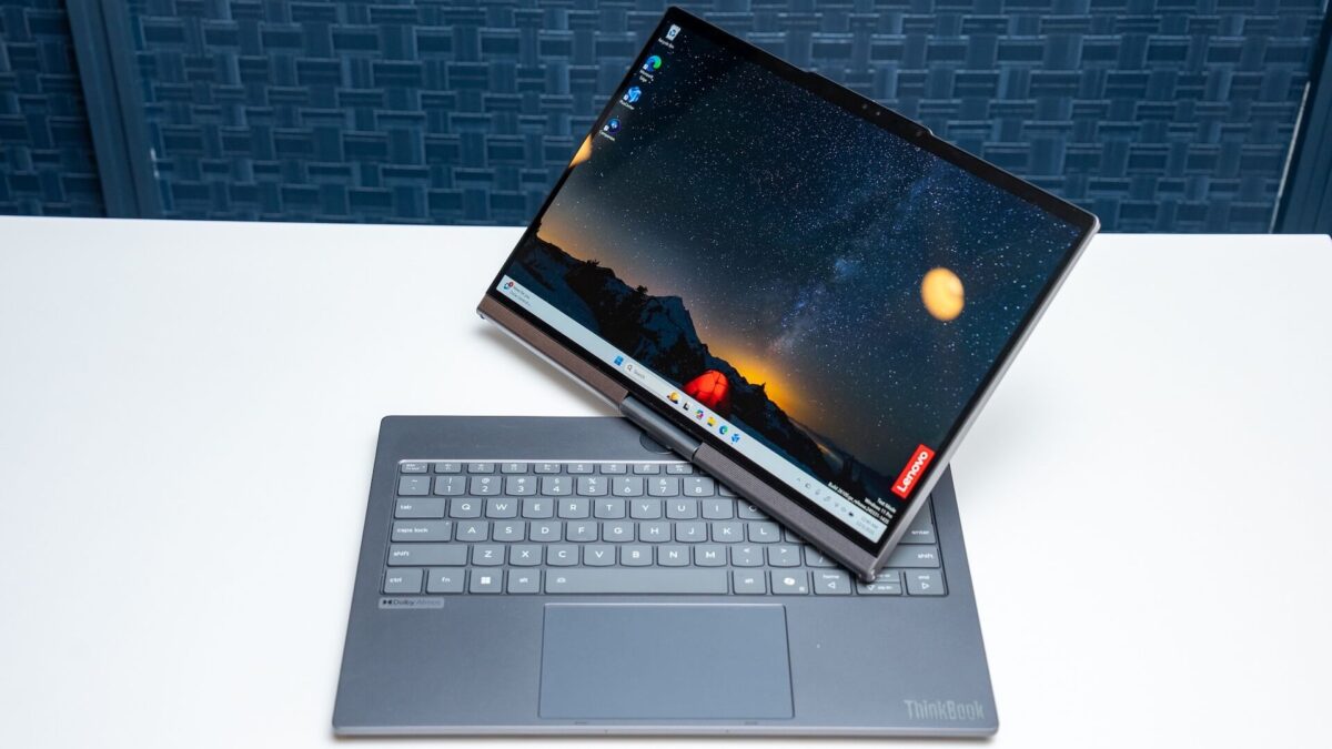Lenovo pristatė naują ThinkBook Plus Gen 7 Auto Twist su motorizuotu vyriu