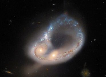 2982 Retas Reiškinys Dvi Susidūrusios Galaktikos Suformavo švyti