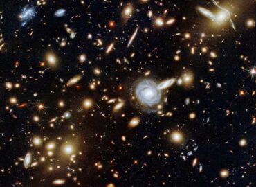 2984 Hubble Teleskopas Užfiksavo Galaktikų Spiečių Abell 3827