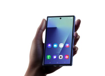 6725 Samsung Pristatys Platų Sulankstomą Telefoną Anksčiau Nei Ap