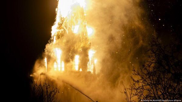 Amsterdamo Vondel Banyia Sunaikinta Naujj Met Gaisro