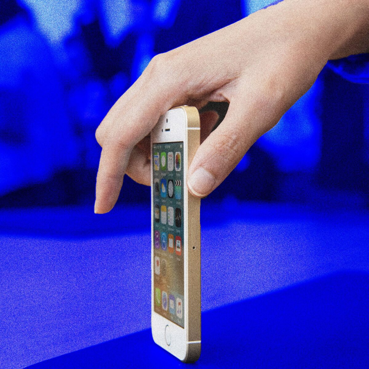 Apple atnaujina senas iOS versijas, kad iMessage ir FaceTime veiktų toliau