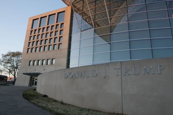 Buv Darbuotojai Teigia Kad Trumpo Administracijos Planai Dl Usip Pastato Gali Paeisti Teismo Nutart