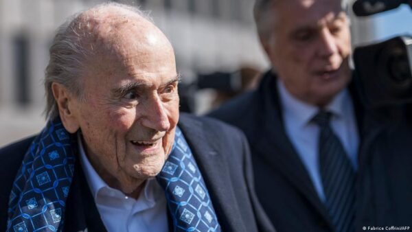 Buvs Fifa Prezidentas Blatteris Palaiko Raginim Boikotuoti Pasaulio Futbolo Empionat