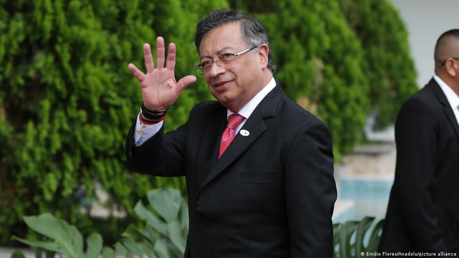 Donald Trump Pakviet Kolumbijos Prezident Gustavo Petro Baltuosius Rmus