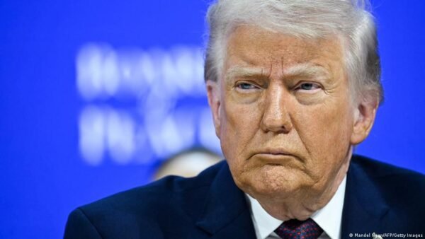 Donaldas Trumpas Pateik Iekin Jav Mokesi Agentrai Dl Nutekint Dokument