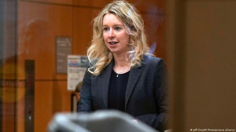 Elizabeth Holmes Prao Donaldo Trumpo Sutrumpinti Jos Kaljimo Bausm