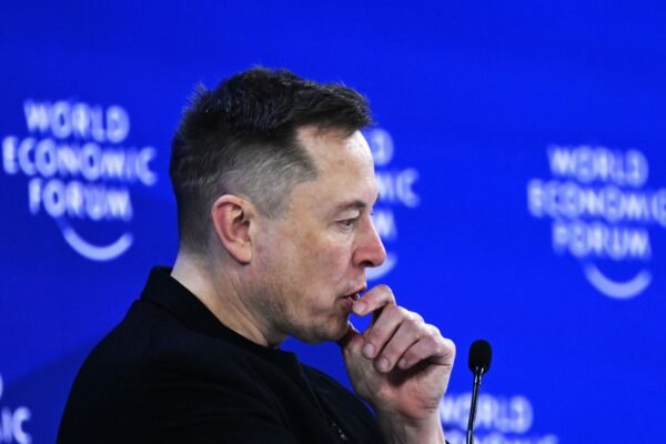 Elonas Muskas Davose Isak Daugyb Prognozi Apie Ateit