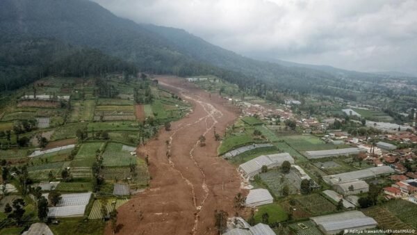 Indonezijos Vakar Javoje Nuoliaua Nusine Maiausiai 17 Gyvybi