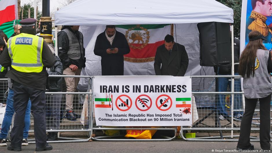 Iranas Gali Susidurti Su Ilgalaikiu Komunikacijos Blokavimu