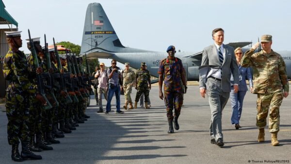 Jav Siekia Stiprinti Ryius Su Afrika Landau Vizitas Ir Raudonosios Jros Svarba