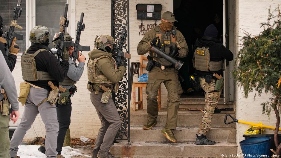 Kaip Yra Verbuojami Ice Agentai Ir Kas Jie Tokie