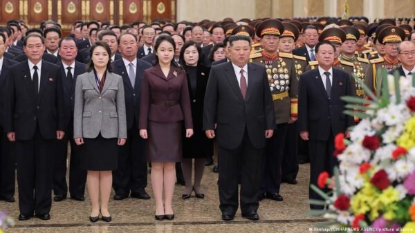 Kim Jong Un Dukters Vizitas Mauzoliejuje Kelia Pdinio Gandus