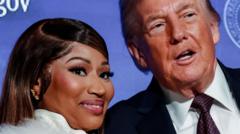 Nicki Minaj Pasiskelb Donaldo Trumpo Gerbja Ir Parod Auksin Kortel