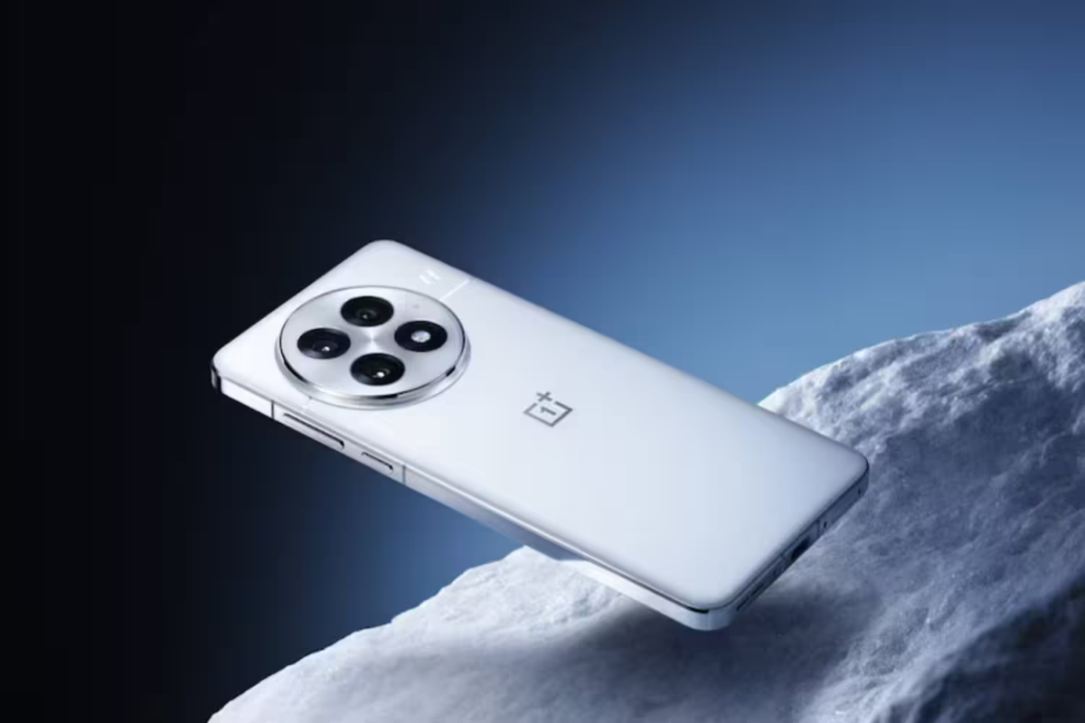 OnePlus 13 gavo sausio mėnesio saugumo atnaujinimą ir naują baterijos apsaugos funkciją